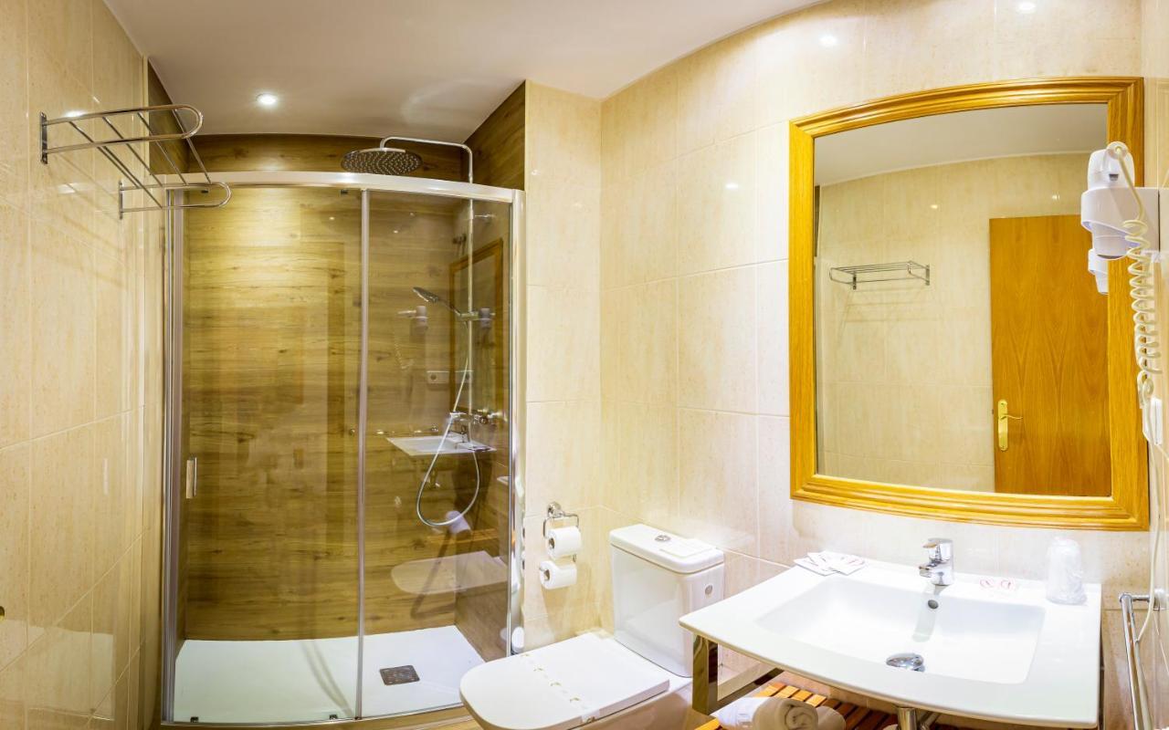 Hotel Les Neus ปาสเดลากาซา ภายนอก รูปภาพ